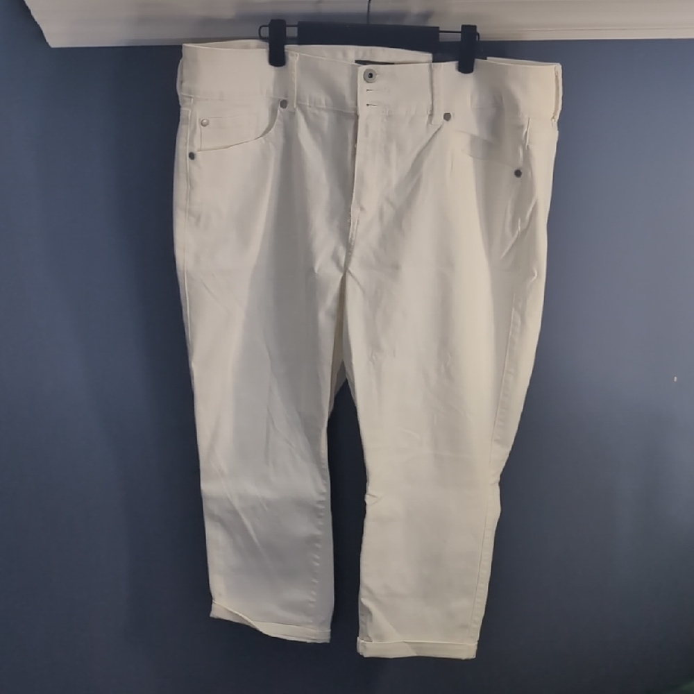 Torrid White Crop Jegging BNWT